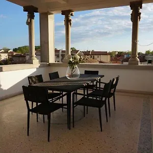 https://stylish-penthouse-apartment-in-venice-lido-10-minutes.hotelinveneto.com